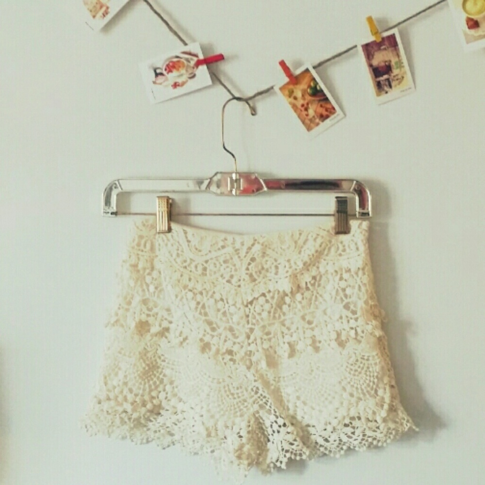 {kimchi blue} Lace Crochet Shorts